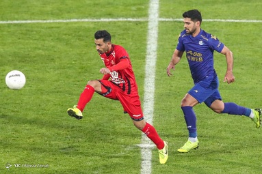 نود و چهارمین شهرآورد پایتخت، بین تیم‌های فوتبال پرسپولیس و استقلال - ورزشگاه آزادی