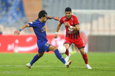 نود و چهارمین شهرآورد پایتخت، بین تیم‌های فوتبال پرسپولیس و استقلال - ورزشگاه آزادی