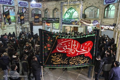 حضور دسته عزاداری به مناسبت شهادت حضرت زهرا(س)  امام زاده صالح (ع) تجریش با مداحی محمد حسین پویانفر
