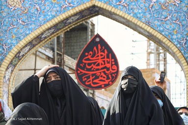 حضور دسته عزاداری به مناسبت شهادت حضرت زهرا(س)  امام زاده صالح (ع) تجریش با مداحی محمد حسین پویانفر