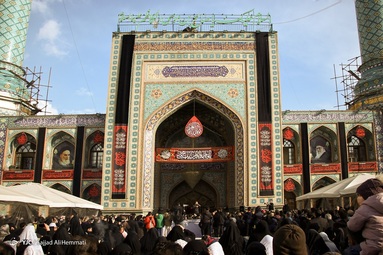 حضور دسته عزاداری به مناسبت شهادت حضرت زهرا(س)  امام زاده صالح (ع) تجریش با مداحی محمد حسین پویانفر