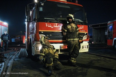 آتش سوزی در یک باربری در خیابان شوش  باعث دود شدید و ایجاد آتش سوزی در چند انبار این باربری شد.