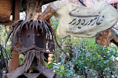 غار موزه وزیری در دل کوه‌های لواسان، اولین غار موزه خصوصی ایران، که به همت و با هزینه شخصی مرحوم ناصر هوشمند وزیری، از مجسمه‌سازان برتر ایرانی، در طی 6 سال در دل کوه حفر کردند