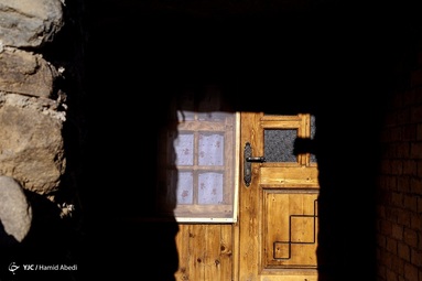 کندوان روستایی است بنا شده در صخره و تنها سازه این دهکده را سنگ‌ها تشکیل می دهند. خانه ها هرمی شکل هستند و برای دام ها نیز حفره هایی در سنگ ها بنا شده است.