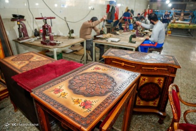 زندانیان در حال تولید و کارآفرینی در بنیاد تعاون زندان اصفهان