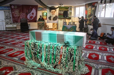 وداع با پیکر شهید گمنام دفاع مقدس بعدازظهر امروز در دانشگاه علوم پزشکی ارتش برگزار شد.