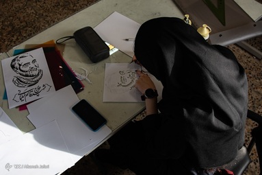 تلفن هوشمند با وجود برطرف نشدن مشکلات و تهدیدات قبلی خود به یک جایگزین و ابزار تحصیل تبدیل شده و کلاس درس و میز نیمکت مدارس را از رونق انداخته و جزیی از آموزش و پرورش شده است - بوشهر