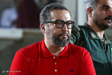 مهرداد میناوند پیشکسوت تیم ملی فوتبال ایران و باشگاه پرسپولیس که به بیماری کرونا مبتلا شده بود، دقایقی پیش درگذشت.