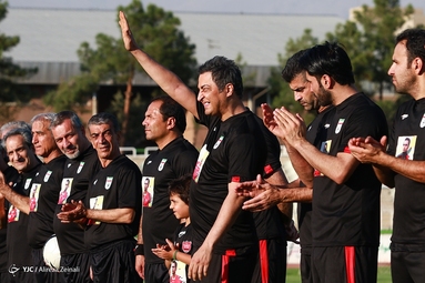 مهرداد میناوند پیشکسوت تیم ملی فوتبال ایران و باشگاه پرسپولیس که به بیماری کرونا مبتلا شده بود، دقایقی پیش درگذشت.
