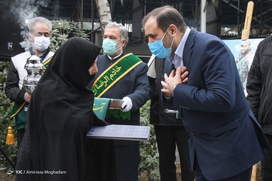 مراسم تجلیل و تکریم از مادران و همسران شهدا در بهشت زهرا تهران