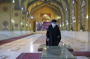 حضور رهبر انقلاب در مرقد مطهر امام راحل و گلزار شهدای بهشت زهرا