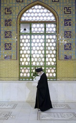 حضور رهبر انقلاب در مرقد مطهر امام راحل و گلزار شهدای بهشت زهرا