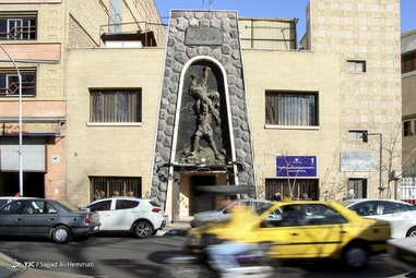 نواختن زنگ زورخانه همزمان با آغاز دهه فجر