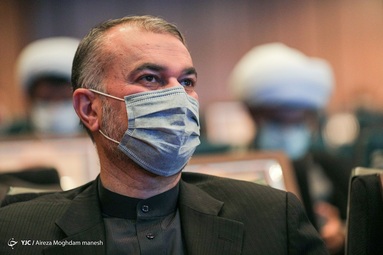 آیین معرفی جایزه جهانی ایثار سردار سلیمانی با حضور زینب سلیمانی، دختر ابومهدی مهندس و دکتر ولایتی