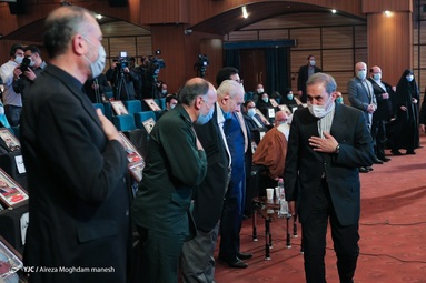 آیین معرفی جایزه جهانی ایثار سردار سلیمانی با حضور زینب سلیمانی، دختر ابومهدی مهندس و دکتر ولایتی