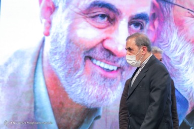 آیین معرفی جایزه جهانی ایثار سردار سلیمانی با حضور زینب سلیمانی، دختر ابومهدی مهندس و دکتر ولایتی