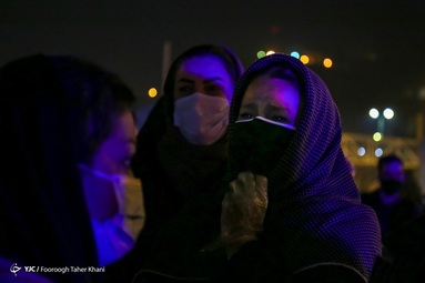 در پی جان باختن علی انصاریان، جمعی از هواداران و اهالی فوتبال، مانند علی کریمی، در مقابل بیمارستان فرهیختگان تهران تجمع کردند