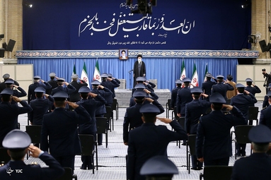 دیدار جمعی از فرماندهان و کارکنان نیروی هوایی و نیروی پدافند ارتش با رهبر انقلاب