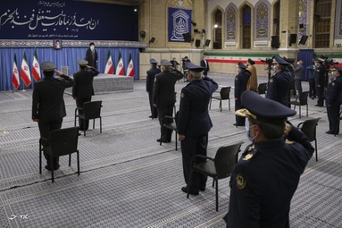 دیدار جمعی از فرماندهان و کارکنان نیروی هوایی و نیروی پدافند ارتش با رهبر انقلاب