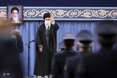 دیدار جمعی از فرماندهان و کارکنان نیروی هوایی و نیروی پدافند ارتش با رهبر انقلاب
