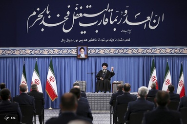 دیدار جمعی از فرماندهان و کارکنان نیروی هوایی و نیروی پدافند ارتش با رهبر انقلاب