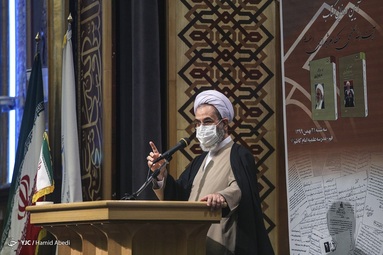 رونمایی از کتاب دو جلدی آیت الله مکارم شیرازی در اسناد ساواک