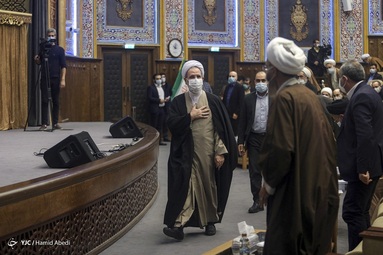 رونمایی از کتاب دو جلدی آیت الله مکارم شیرازی در اسناد ساواک