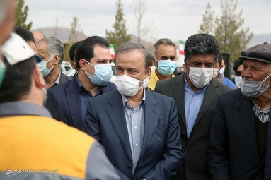 «علیرضا رزم حسینی» وزیر صمت در سفر به استان یزد معدن سرب و روی تاج کوه و طرح کنسانتره روی متعلق به شرکت سرب و روی مهدی آباد در شهرستان مهریز را افتتاح کرد