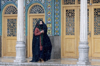 بارش نخستین برف زمستانی در سالروز میلاد امام علی(ع) - حرم حضرت معصومه(س)