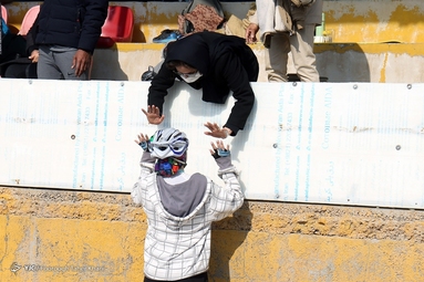 مسابقات اسکیت سرعت انتخابی تیم ملی  بانوان در دو رده جوانان و بزرگسالان با رعایت پروتکل های بهداشتی  جمعه 8 اسفندماه آغاز شد.