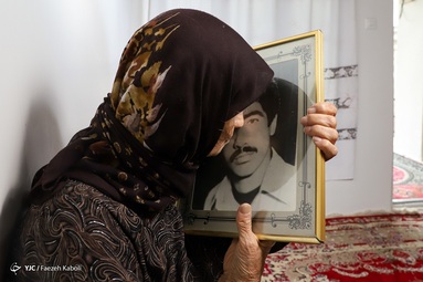 گل جهان مهدان، مادر شهید مفقود الاثر علی اصغر کوچکی. شهادت  ۱۳۶۰ - روستای سالیکنده - استان گلستان
