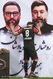 دیدار دوستانه تیم فوتبال ستارگان 98 با منتخب سرخ آبی