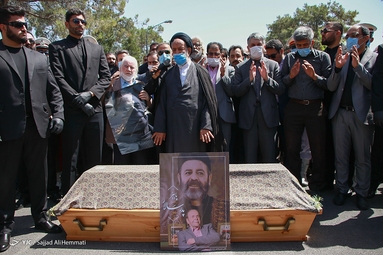 مراسم خاکسپاری محمد علی کشاورز