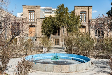 خانه موزه پروین اعتصامی، شاعر ایرانی، که به عنوان «پرآوازه‌ترین شاعر زن ایران» از او یاد شده‌ است - تبریز