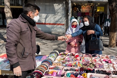 کودکان بی پناه در ازدحام بازار کرونایی شب عید‎