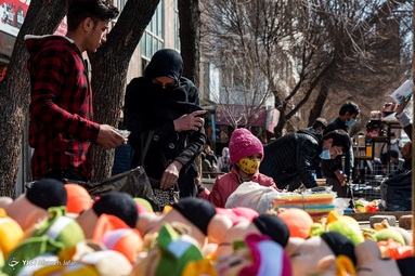 کودکان بی پناه در ازدحام بازار کرونایی شب عید‎