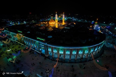 حال و هوای بین الحرمین؛ حرم و ضریح گل آرایی شده حضرت اباعبدالله الحسین (ع) در شب ولادت آن حضرت - کربلای معلی