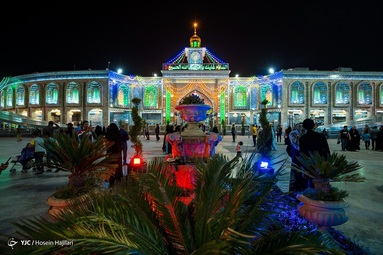 حال و هوای بین الحرمین؛ حرم و ضریح گل آرایی شده حضرت اباعبدالله الحسین (ع) در شب ولادت آن حضرت - کربلای معلی