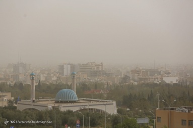 وزش شدید باد باعث هجوم ریزگرد‌ها به برخی از نقاط کشور شد - شیراز