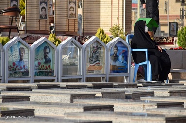 زیارت قبور در آخرین پنجشنبه سال - گلزار شهدای کرمان