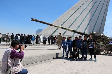 لحظه تحویل سال ۱۴۰۰ در میدان آزادی