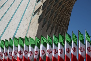لحظه تحویل سال ۱۴۰۰ در میدان آزادی