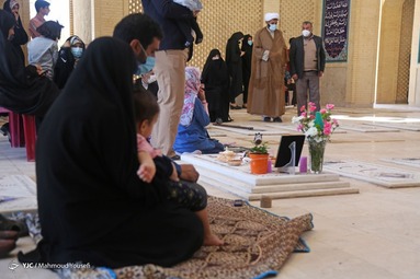 لحظه سال تحویل ۱۴۰۰ - گلزار شهدای اردکان‎