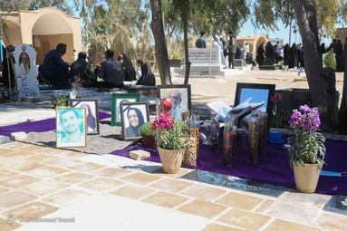 لحظه سال تحویل ۱۴۰۰ - گلزار شهدای اردکان‎
