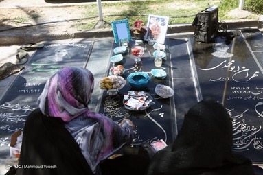 لحظه سال تحویل ۱۴۰۰ - گلزار شهدای اردکان‎
