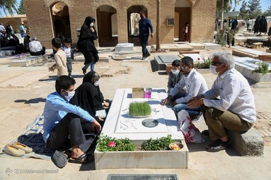 لحظه سال تحویل ۱۴۰۰ - گلزار شهدای اردکان‎