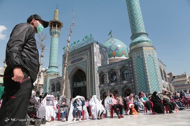 لحظه تحویل سال ۱۴۰۰ در امامزاده صالح (ع)