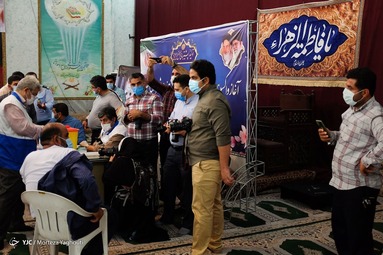 آغاز واکسیناسیون کارکنان سازمان آرامستانهای شهرداری اهواز بر علیه کرونا