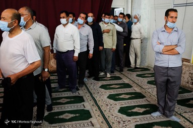 آغاز واکسیناسیون کارکنان سازمان آرامستانهای شهرداری اهواز بر علیه کرونا
