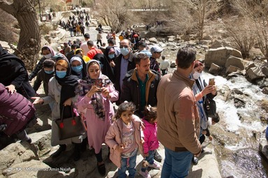 همدان زرد، گنجنامه قرمز